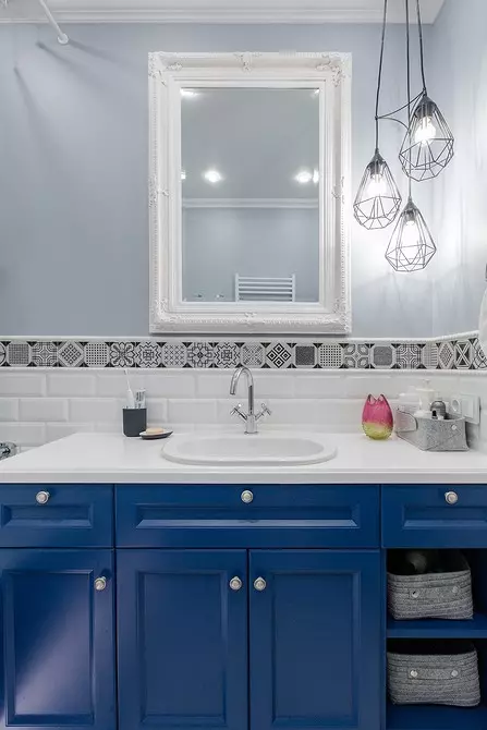 Salle de bain avec mobilier bleu et tuiles-patchwork 9929_11
