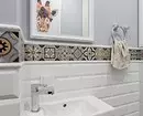 Salle de bain avec mobilier bleu et tuiles-patchwork 9929_7