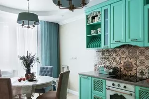 Інтер'єр кухні в стилі прованс з м'ятним гарнітуром і фартухом в стилі печворк 9962_1