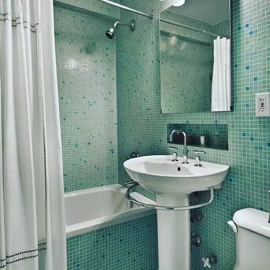 Bathroom-dezajno kombinita kun necesejo: registriĝaj konsiloj kaj 70+ sukcesaj opcioj 9974_137