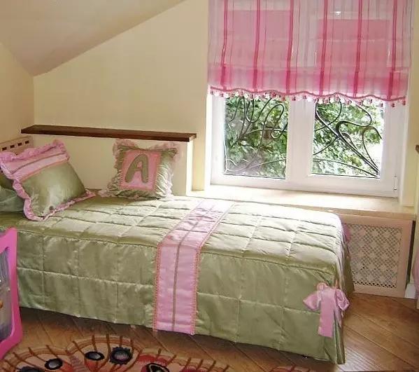 Chọn rèm cửa ngắn vào Windowsill trong phòng ngủ: 50 tùy chọn tốt nhất với hình ảnh 9978_69